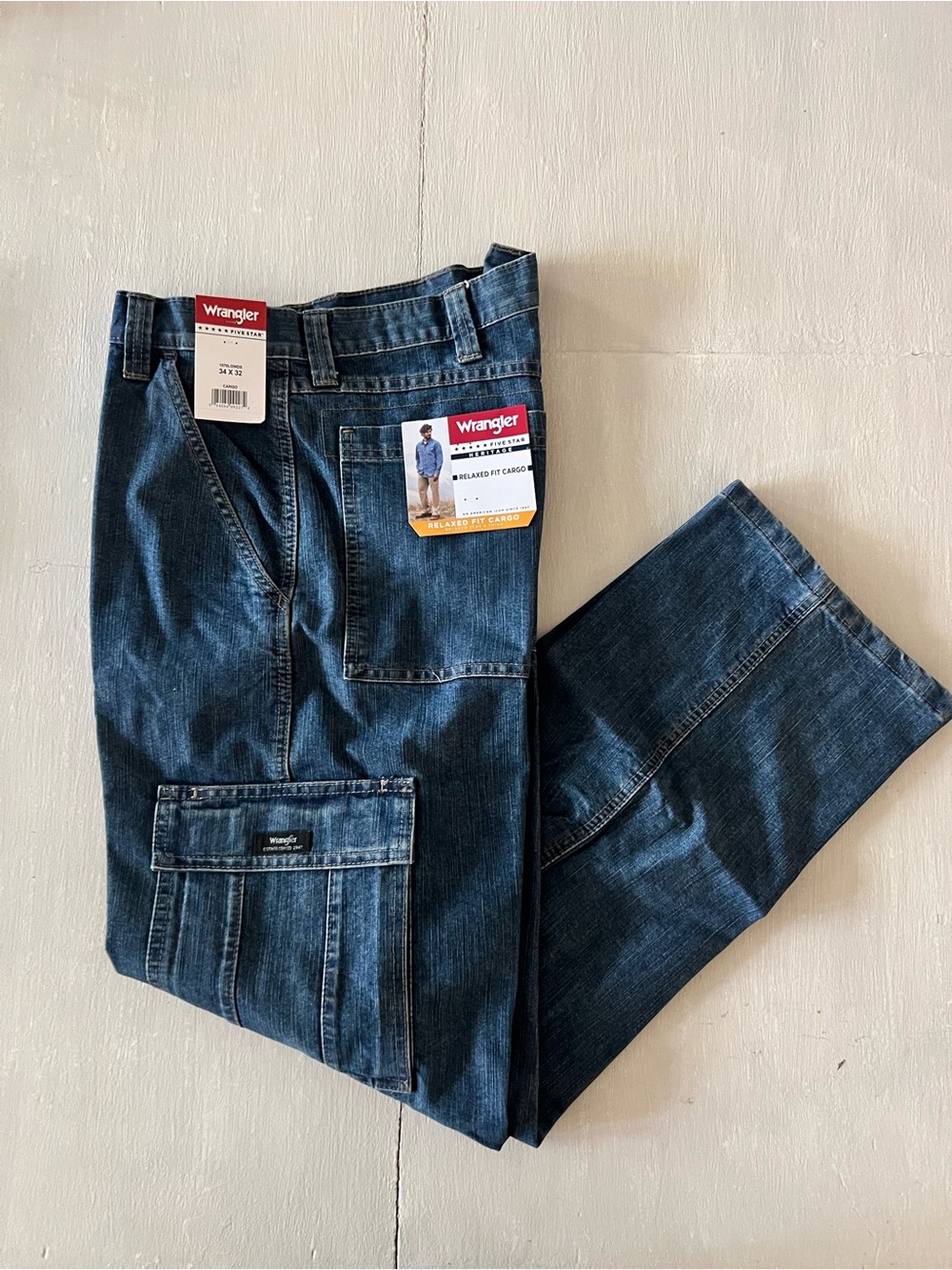 NWT Wrangler Men Relaxed Fit Wide Leg Cargo 100% cotton jeans Dark Stone 34x32